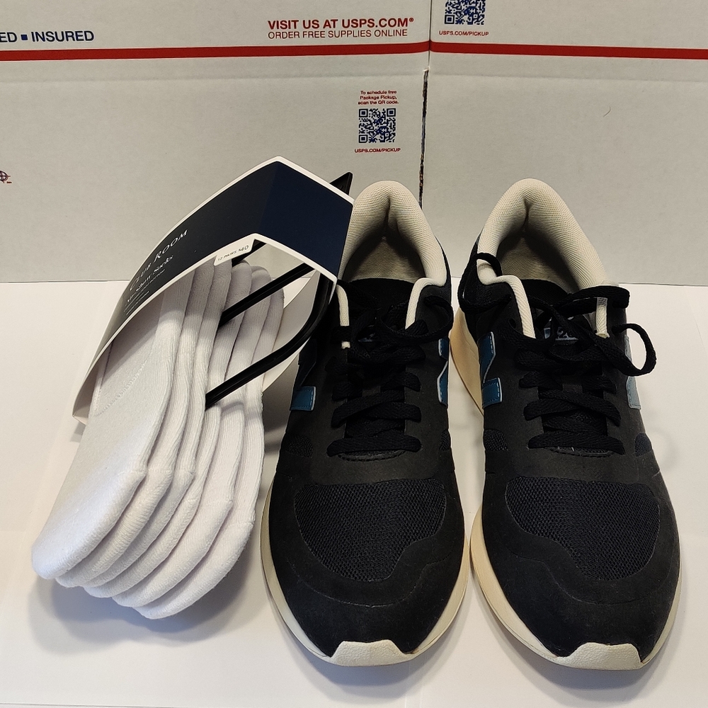 New Balance 420 size 11 plus socks!